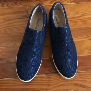 Neiman Marcus women’s blue lace shoes ANGEL sz.11